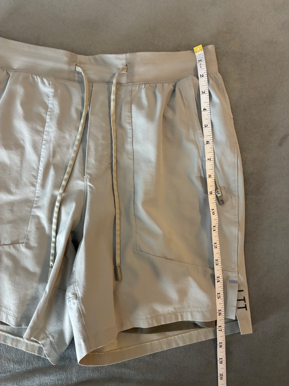 Lululemon Men’s Grey Athletic Shorts Athleisure Sporty - Picture 14 of 14